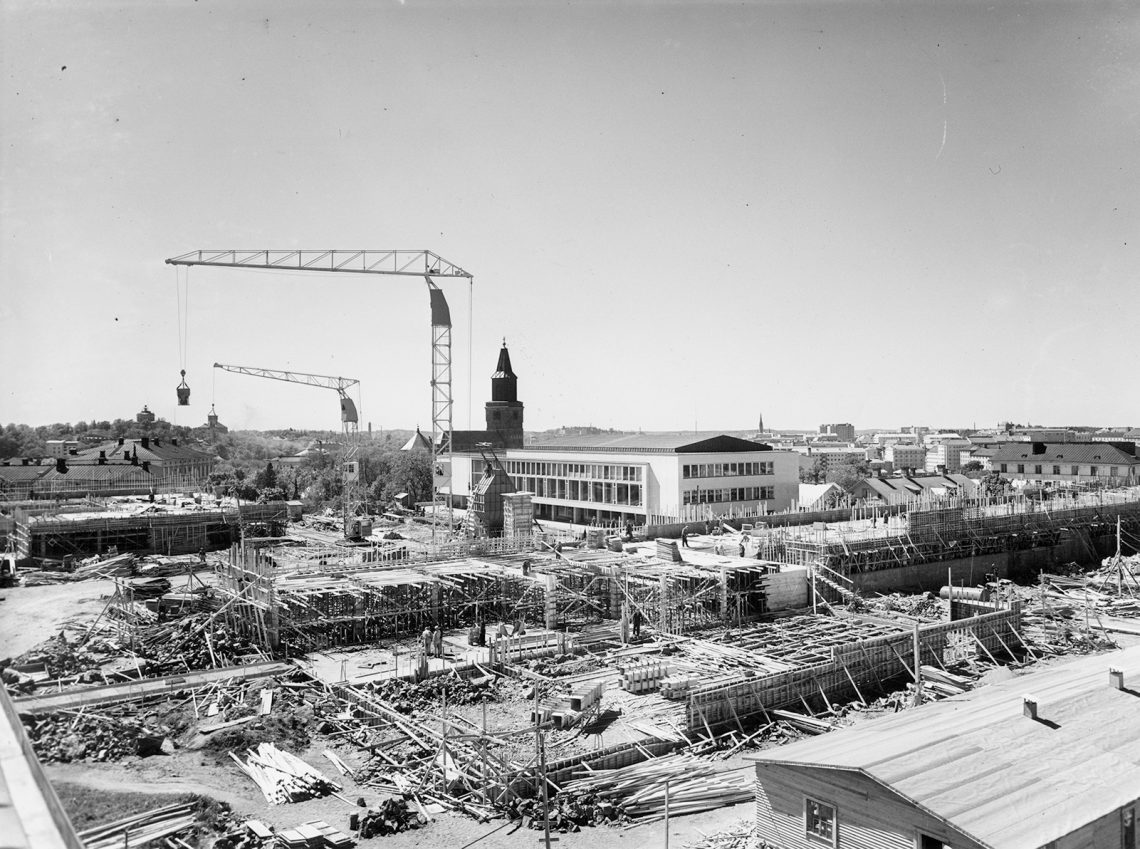 mv-kuva Yliopistonmäen rakennustyömaasta 1950-luvulta.