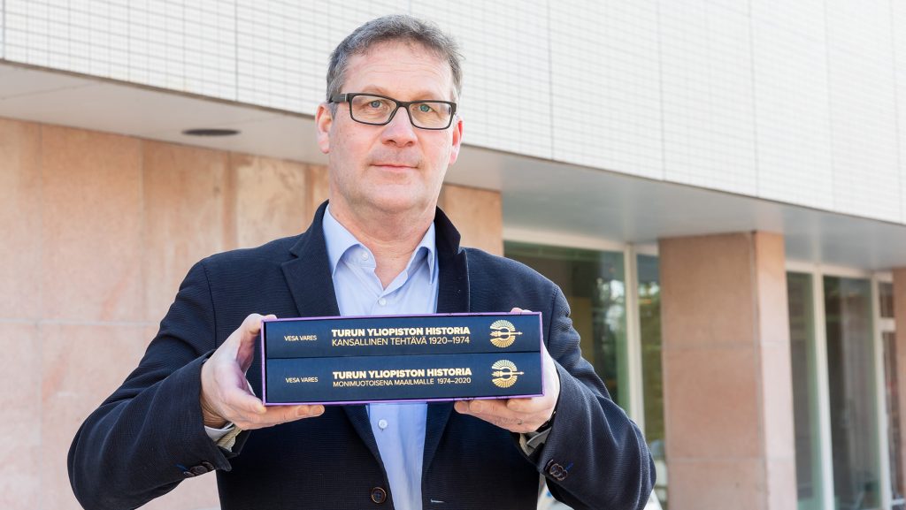 Vesa Vares ja yliopiston historiikki teos