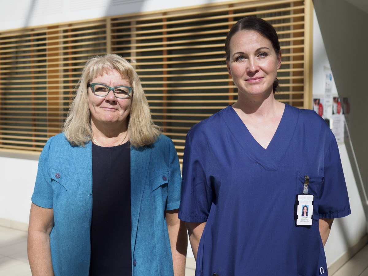 Helena Leino-Kilpi ja Johanna Saarikko.